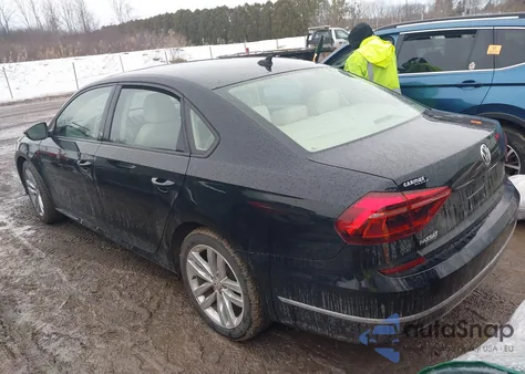 2019 Volkswagen Passat 2.0T Wolfsburg Edition z USA, uszkodzony, nr VIN 1VWLA7A39KC007622